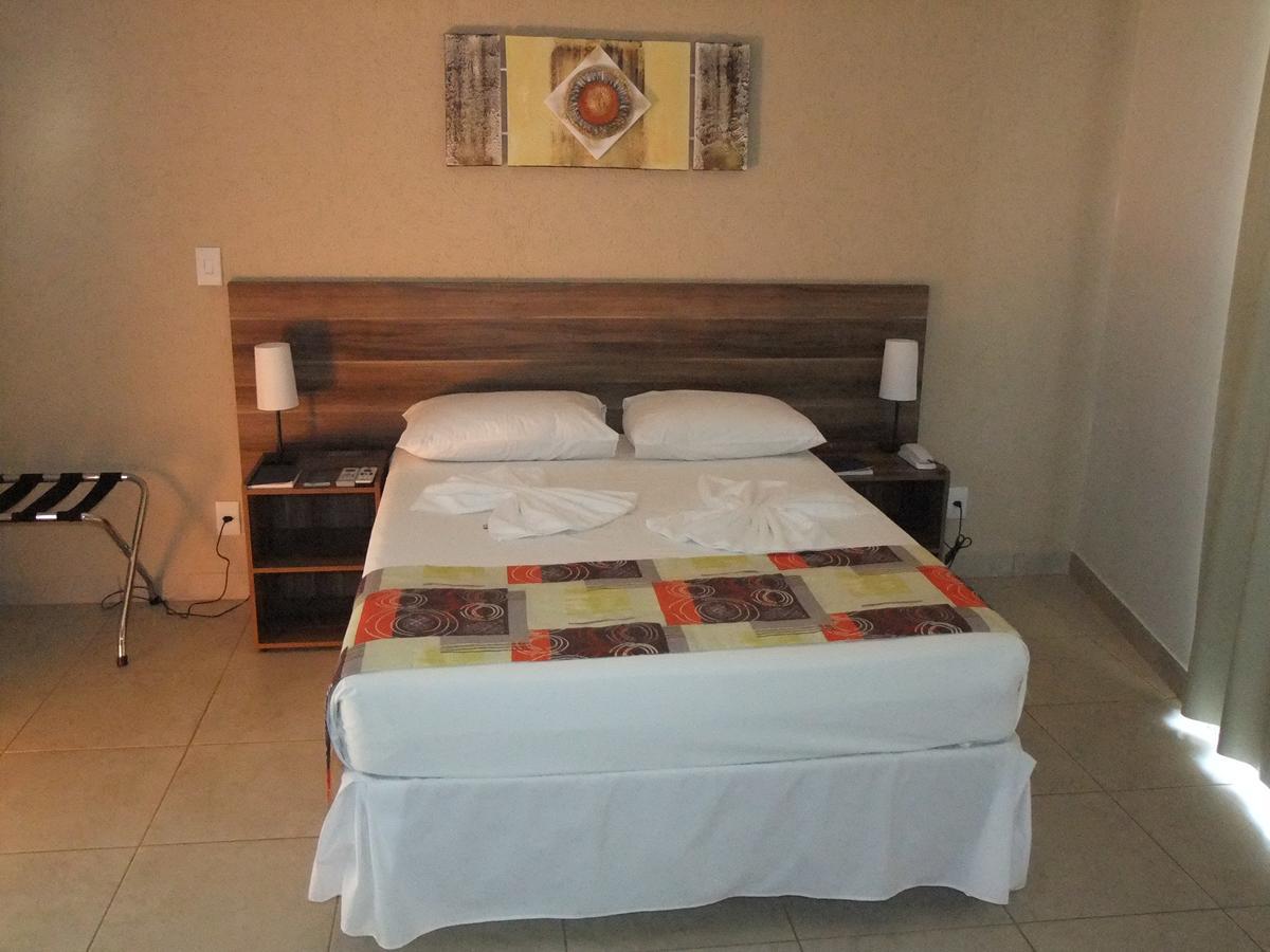 Beira Lago Palace Hotel Morrinhos  エクステリア 写真