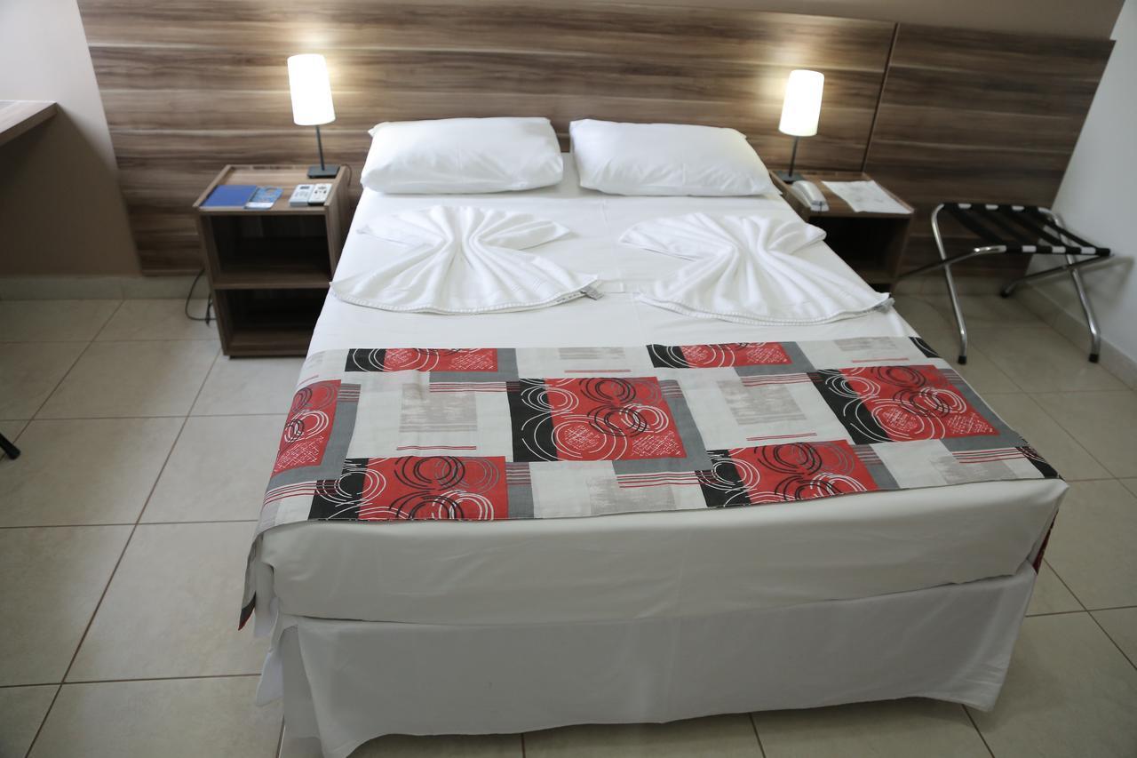 Beira Lago Palace Hotel Morrinhos  エクステリア 写真