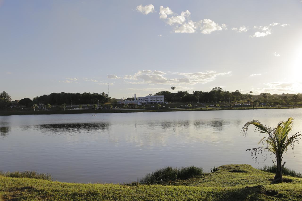 Beira Lago Palace Hotel Morrinhos  エクステリア 写真