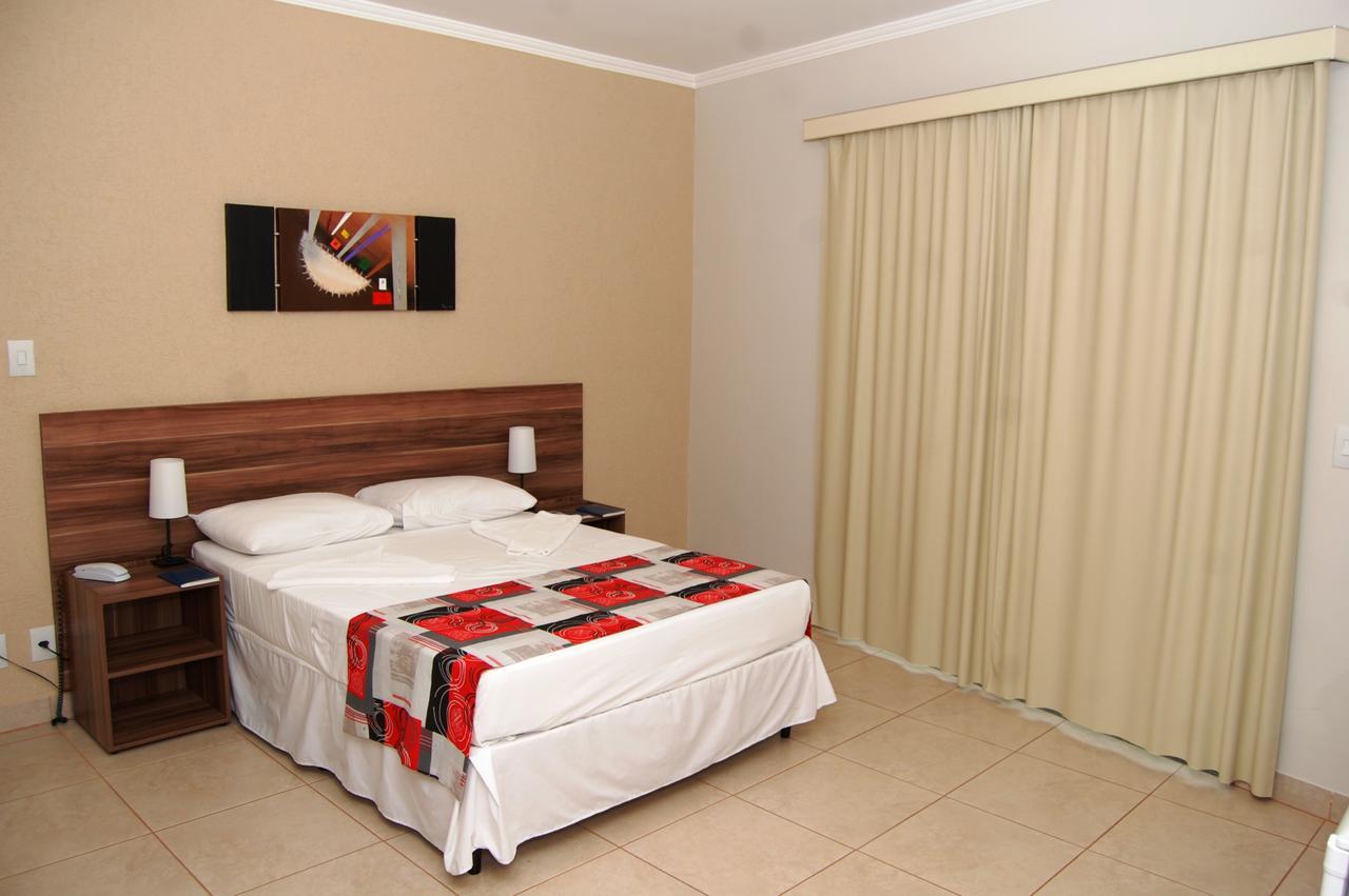 Beira Lago Palace Hotel Morrinhos  エクステリア 写真