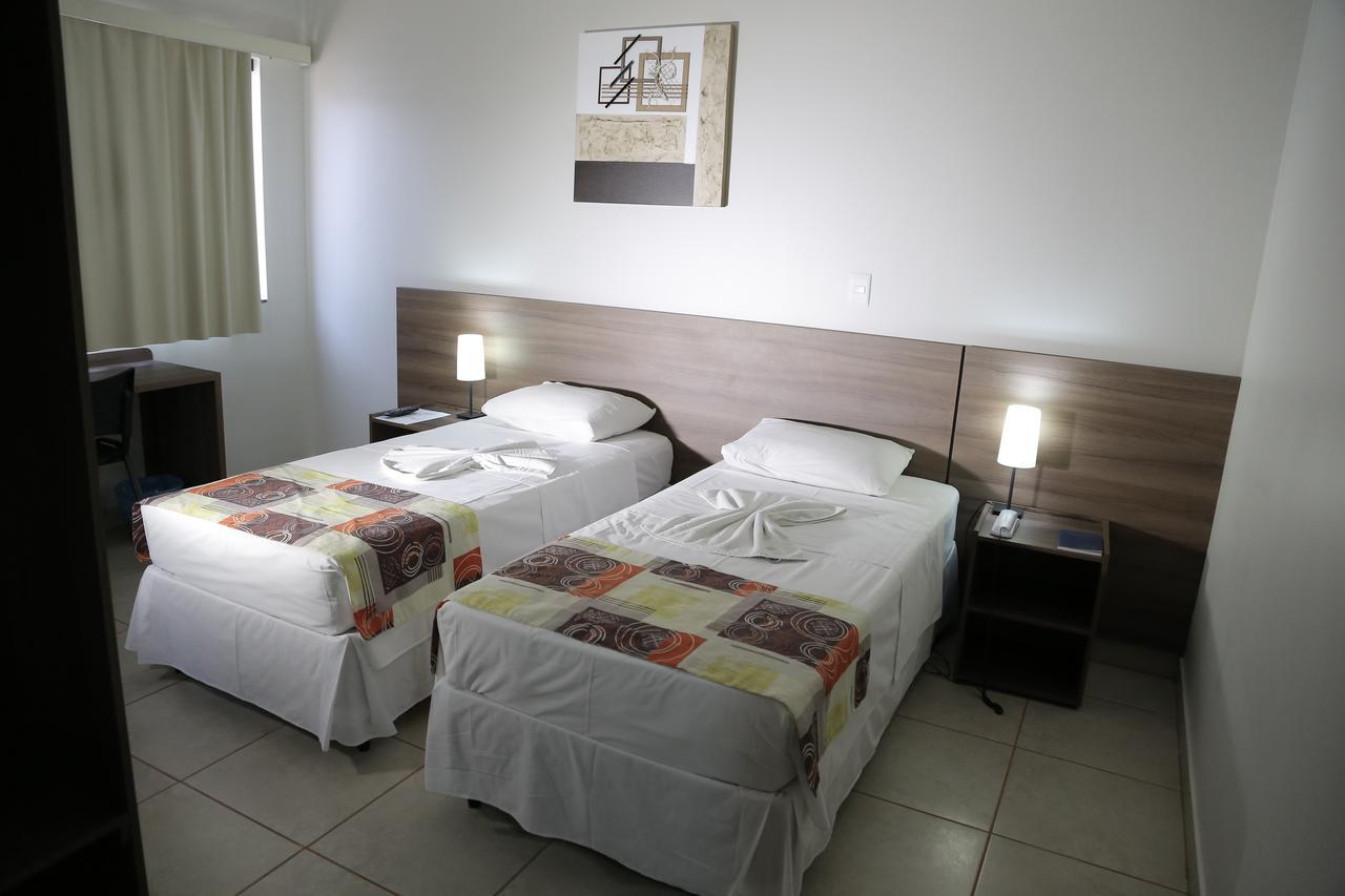 Beira Lago Palace Hotel Morrinhos  エクステリア 写真