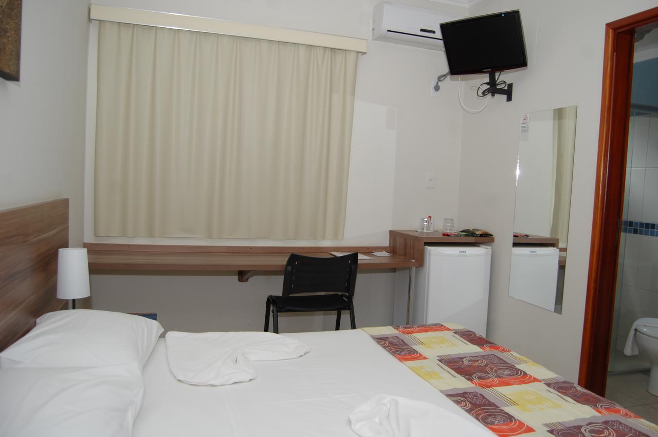 Beira Lago Palace Hotel Morrinhos  エクステリア 写真