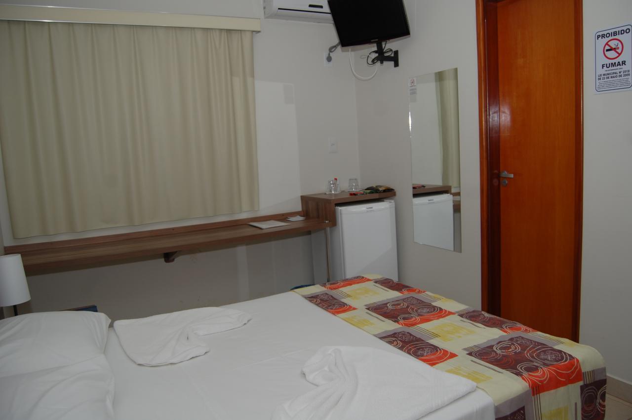 Beira Lago Palace Hotel Morrinhos  エクステリア 写真