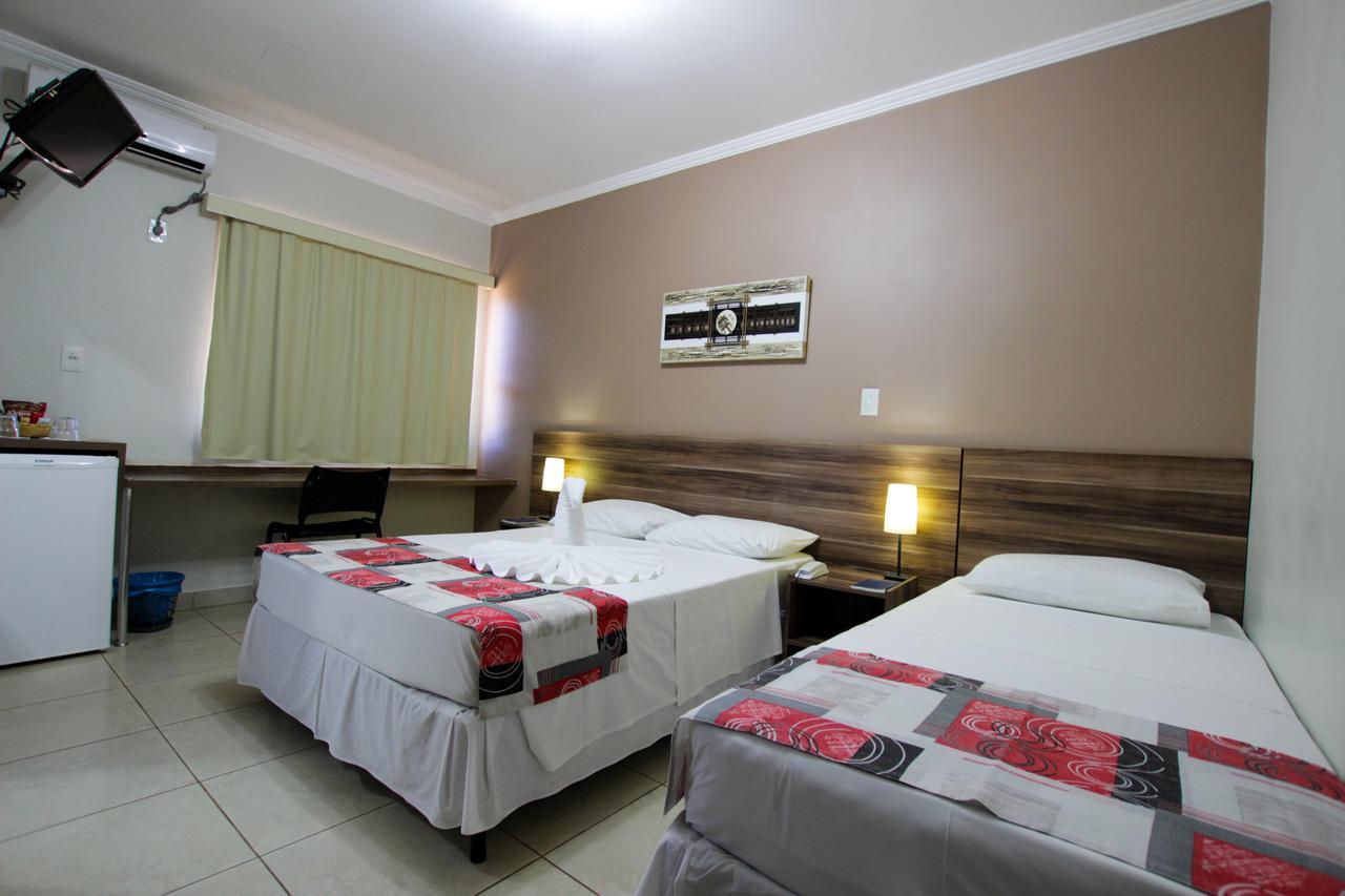Beira Lago Palace Hotel Morrinhos  エクステリア 写真