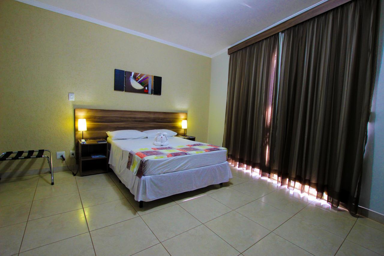 Beira Lago Palace Hotel Morrinhos  エクステリア 写真