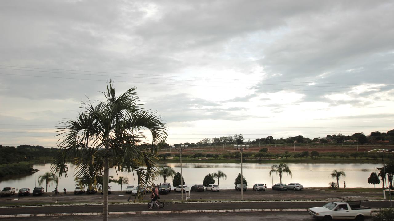 Beira Lago Palace Hotel Morrinhos  エクステリア 写真