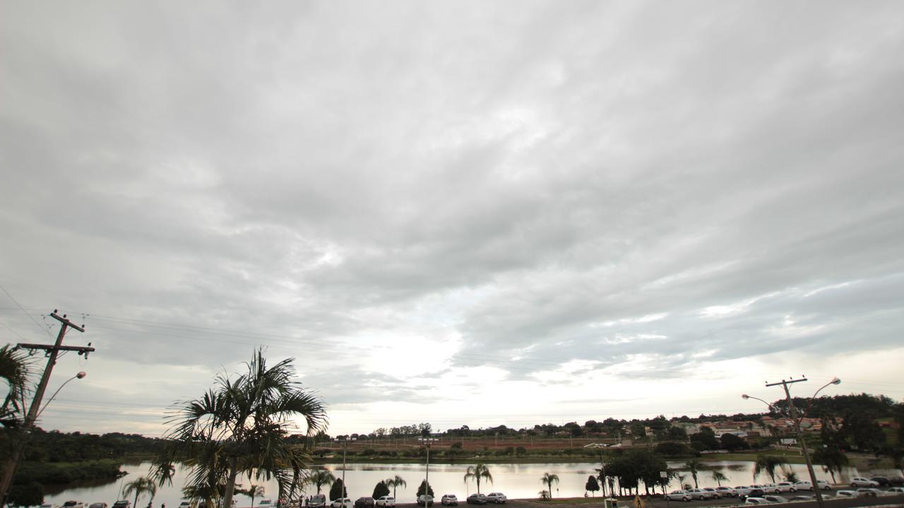 Beira Lago Palace Hotel Morrinhos  エクステリア 写真