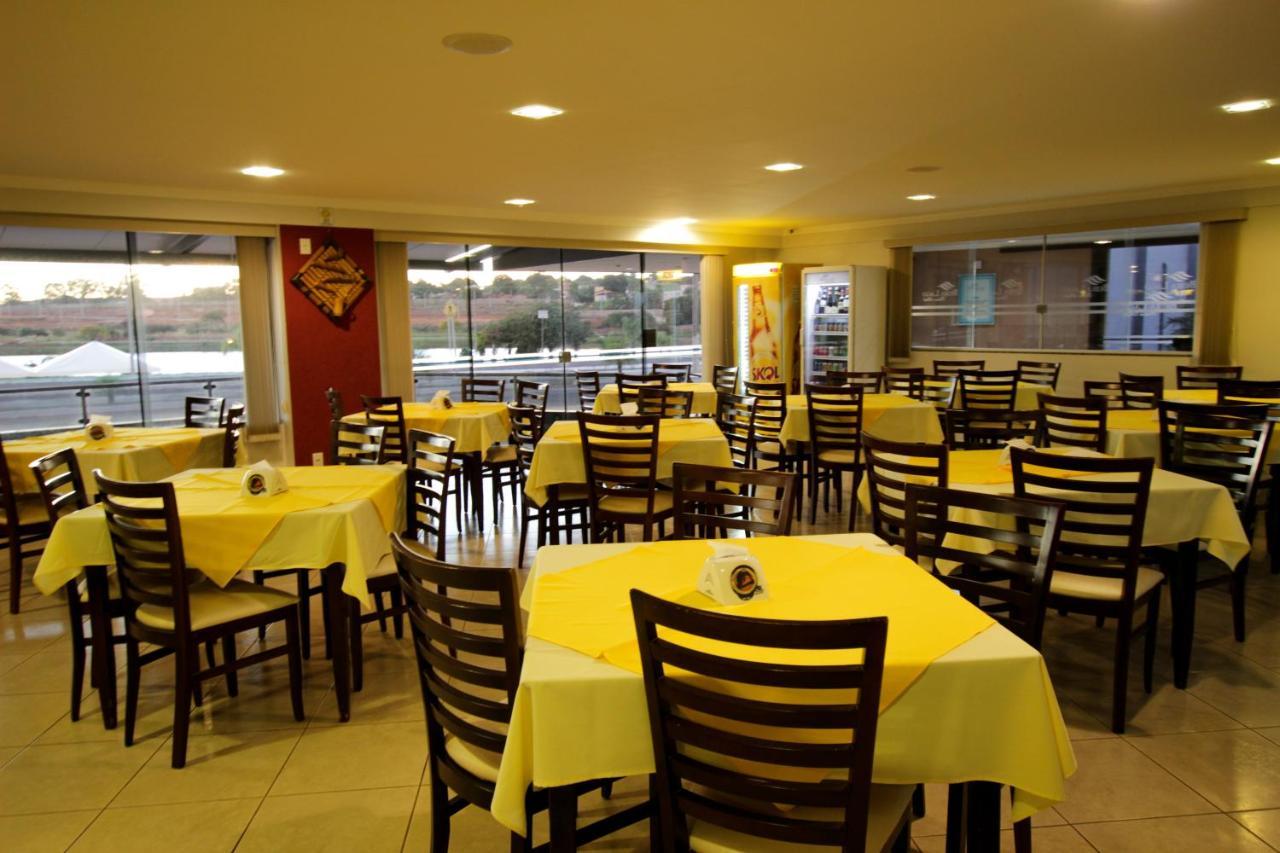 Beira Lago Palace Hotel Morrinhos  エクステリア 写真