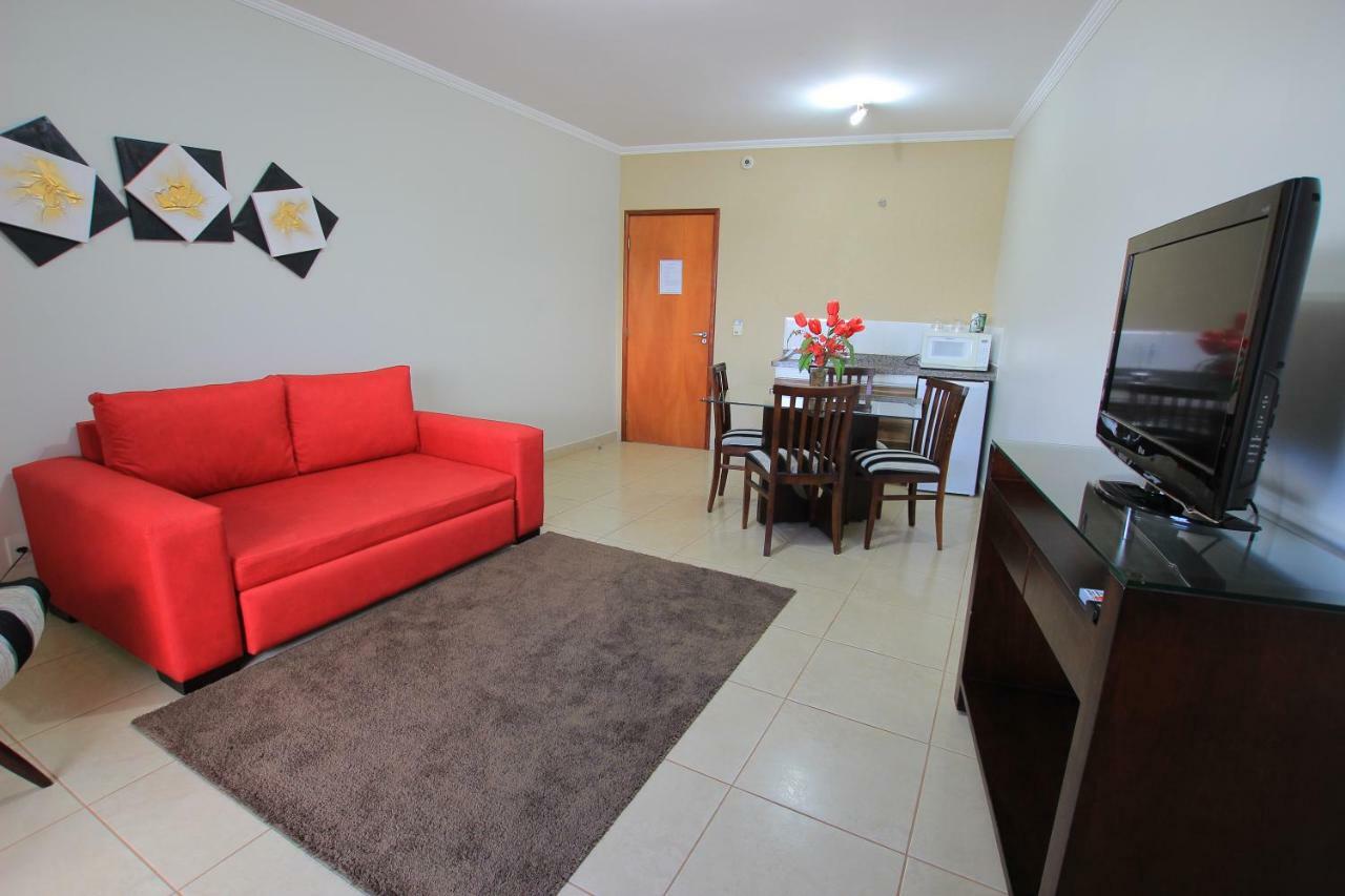 Beira Lago Palace Hotel Morrinhos  エクステリア 写真