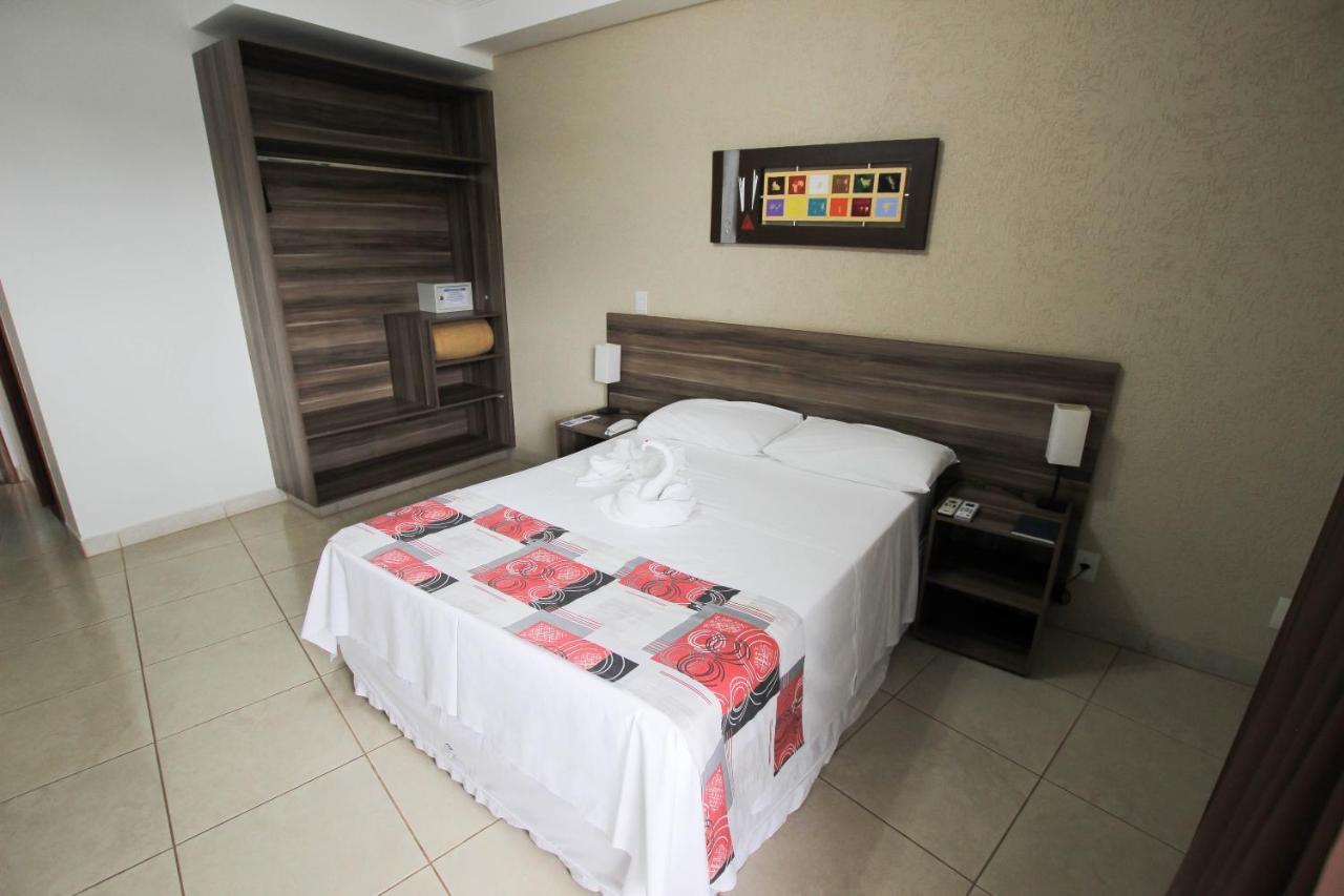 Beira Lago Palace Hotel Morrinhos  エクステリア 写真