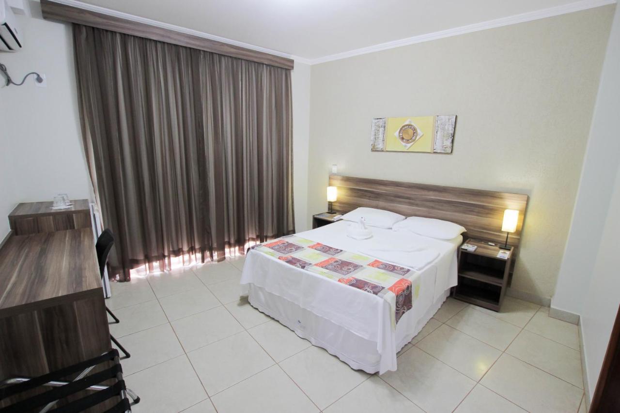Beira Lago Palace Hotel Morrinhos  エクステリア 写真